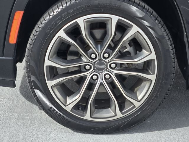 2022 Jeep Grand Wagoneer Series III