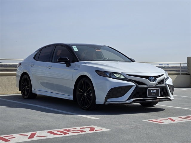 2021 Toyota Camry Hybrid XSE