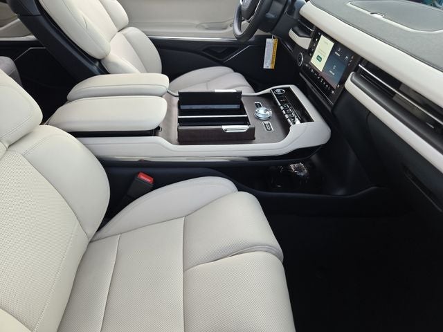 2027 Lincoln Navigator Premiere