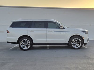 2027 Lincoln Navigator Premiere