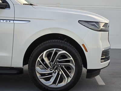 2027 Lincoln Navigator Premiere