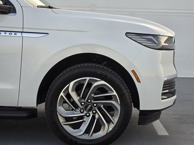 2027 Lincoln Navigator Premiere