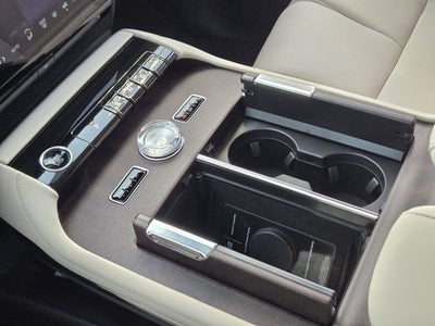 2027 Lincoln Navigator Premiere