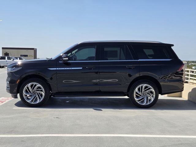 2027 Lincoln Navigator Premiere