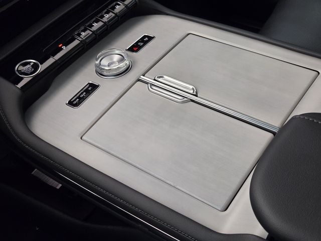 2027 Lincoln Navigator Premiere