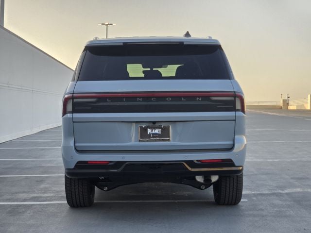 2027 Lincoln Navigator Premiere