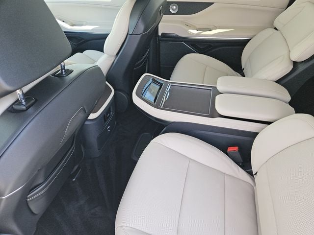 2027 Lincoln Navigator L Reserve