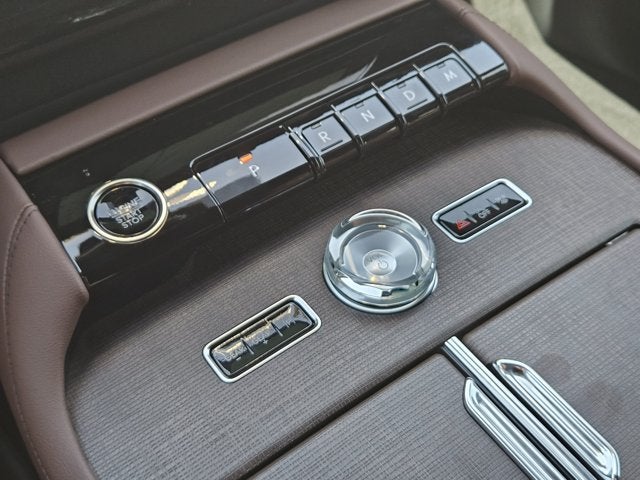 2027 Lincoln Navigator L Reserve