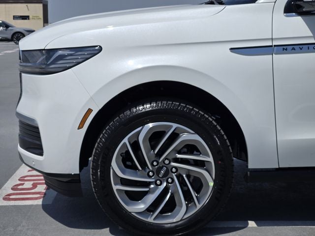 2027 Lincoln Navigator L Reserve