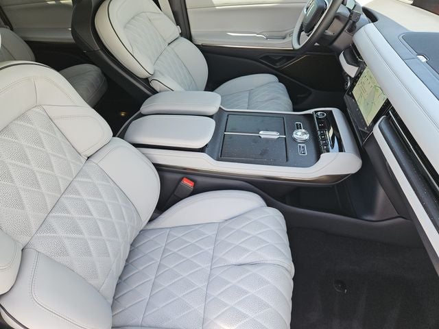 2027 Lincoln Navigator L Black Label