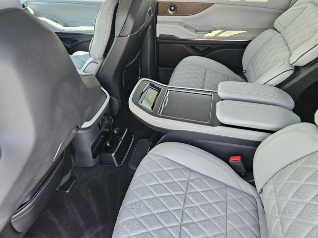 2027 Lincoln Navigator L Black Label
