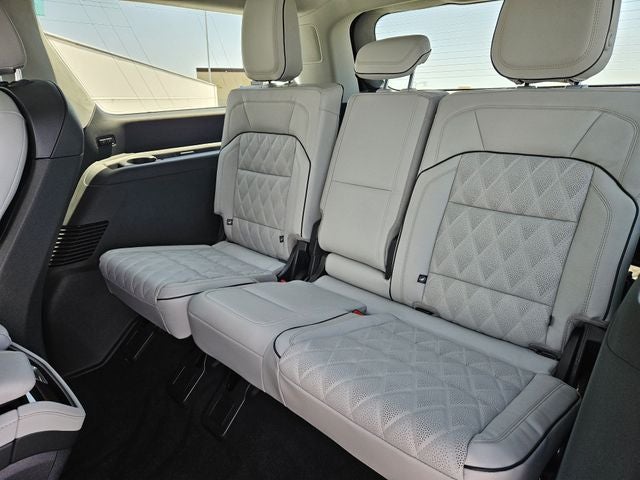 2027 Lincoln Navigator L Black Label