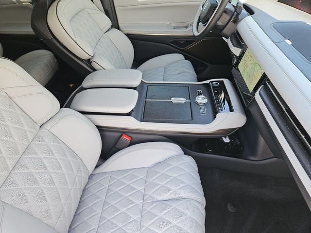 2027 Lincoln Navigator L Black Label
