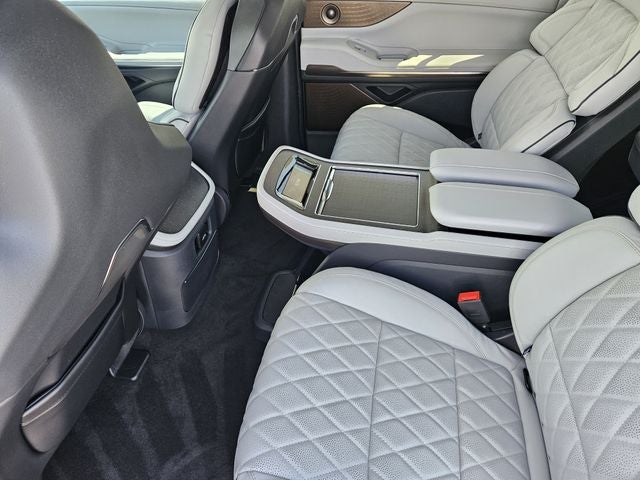 2027 Lincoln Navigator L Black Label