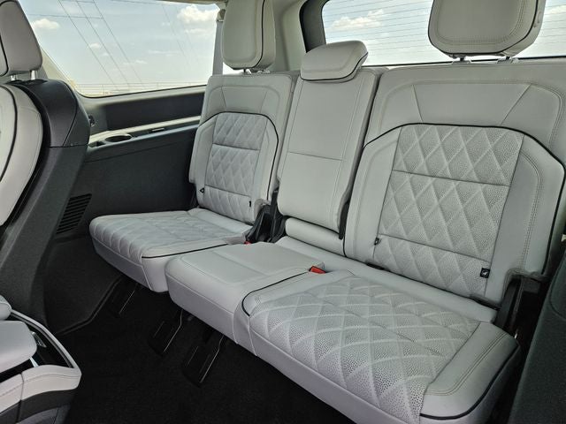 2027 Lincoln Navigator L Black Label