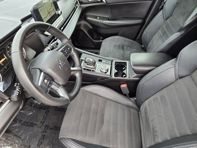 2023 Mitsubishi Outlander SE