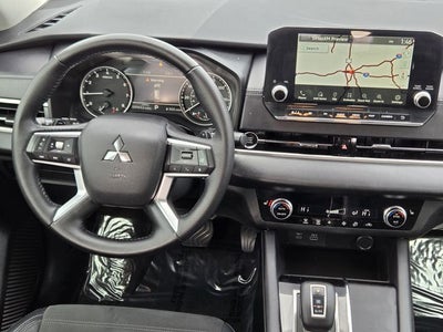 2023 Mitsubishi Outlander SE