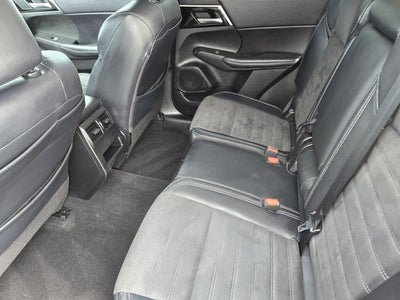 2023 Mitsubishi Outlander SE