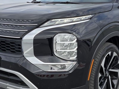 2023 Mitsubishi Outlander SE