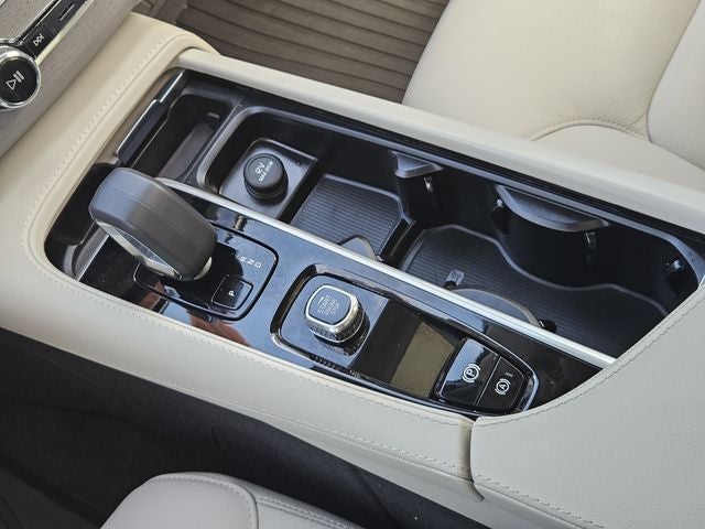 2025 Volvo XC90 Plug-In Hybrid T8 Plus 7 Passenger