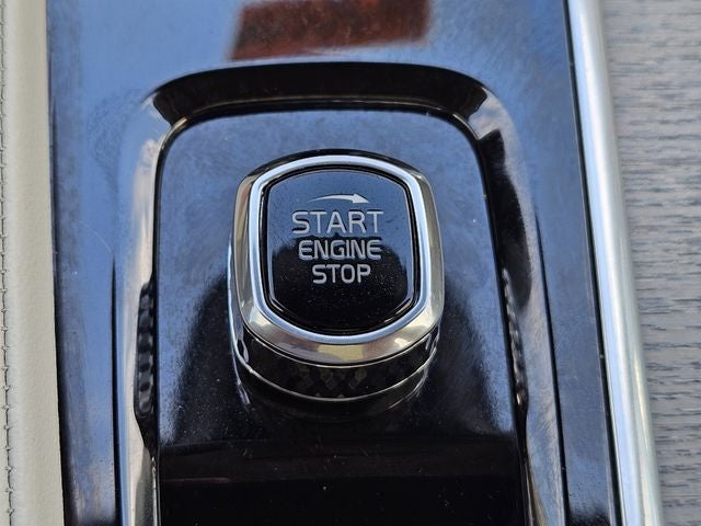 2025 Volvo XC90 Plug-In Hybrid T8 Plus 7 Passenger