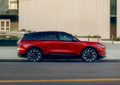 2025 Lincoln Nautilus® SUV with the available Jet Appearance Package and Hybrid transmission. | Planet Lincoln Love Field in Dallas TX