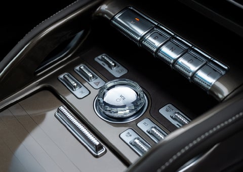 A crystal-inspired volume knob is shown in the center floor console of a 2025 Lincoln Nautilus® SUV. | Planet Lincoln Love Field in Dallas TX