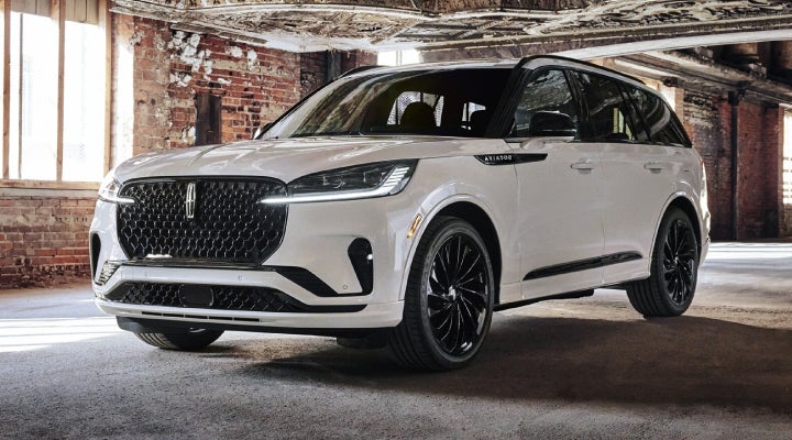 A 2026 Lincoln Aviator® SUV is shown with the available Jet Appearance Package. | Planet Lincoln Love Field in Dallas TX