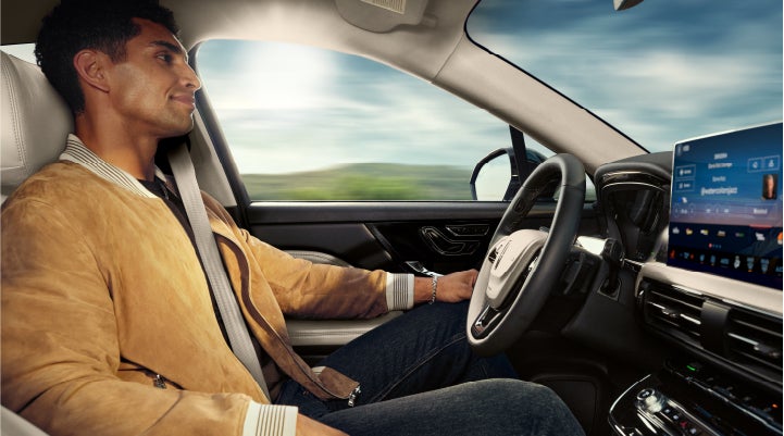 A person is shown using Lincoln BlueCruise hands-free highway driving technology on a divided highway in a hands-free Blue Zone. | Planet Lincoln Love Field in Dallas TX