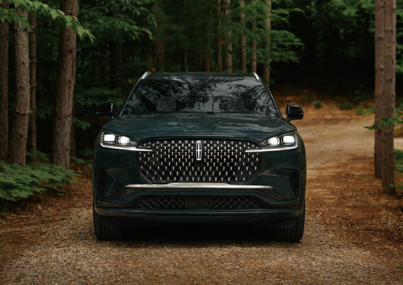 The front grille of a 2027 Lincoln Aviator® Black Label™ SUV is shown. | Planet Lincoln Love Field in Dallas TX
