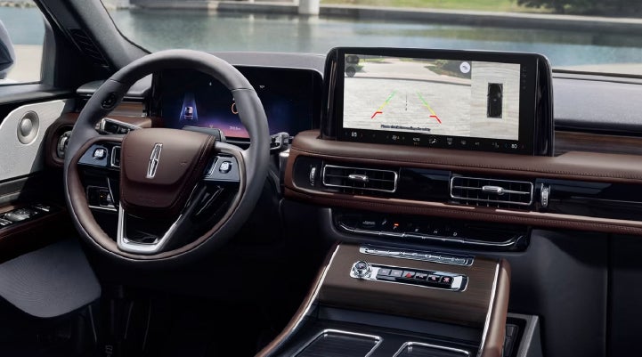The backup camera of the 2027 Lincoln Aviator® SUV is displayed on screen. | Planet Lincoln Love Field in Dallas TX